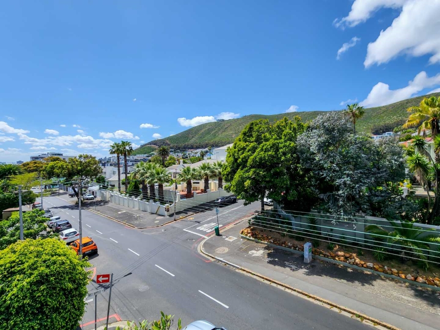 1 Bedroom Property for Sale in Sea Point Western Cape